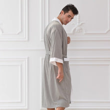 Charger l'image dans la galerie, Kimono Homme Soft Touch en coton avec col élégant et ceinture ajustable.