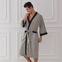 Charger l'image dans la galerie, Kimono Homme Soft Touch en coton avec col élégant et ceinture ajustable.