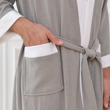 Charger l'image dans la galerie, Kimono Homme Soft Touch en coton avec col élégant et ceinture ajustable.