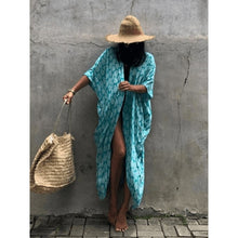 Charger l'image dans la galerie, Kimono turquoise bohème en coton impression feuilles, kimono bohème élégant avec imprimé feuilles vibrantes, parfait pour l'été.
