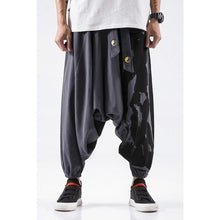Charger l'image dans la galerie, Pantalon japonais Drako Street-Style - Pantalon confortable, décontracté et élégant inspiré de la mode japonaise pour un look urbain audacieux.