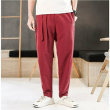 Charger l'image dans la galerie, Pantalon Kogeki, un mélange de confort et style japonais inspiré du kimono, parfait pour une démonstration de karaté.