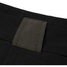 Charger l'image dans la galerie, Ce Pantalon Robe Samourai Shingen offre un style unique et confortable, alliant tradition et modernité.