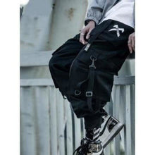 Charger l'image dans la galerie, Pantalon Techwear Rikujo, stylé et fonctionnel, parfait pour un look urbain moderne avec ses multiples poches.