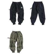 Charger l'image dans la galerie, Pantalon Techwear Rikujo moderne avec poches, idéal pour un style urbain et fonctionnel, parfait pour les skateurs.