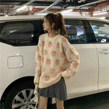 Charger l'image dans la galerie, Pull japonais Kawaii en tricot motifs fraises - Kimono Japonais