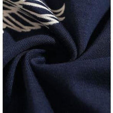 Charger l'image dans la galerie, T-shirt Envol de grues en tissu doux, avec impression 3D de grues japonaises sous le soleil levant.