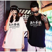 Charger l'image dans la galerie, T-shirt Grues en mer, design hip-hop inspiré des grues sacrées sur une mer agitée, idéal pour un style décontracté.