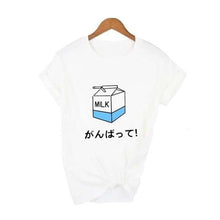 Charger l'image dans la galerie, T-shirts Arufabetto avec motif de lait et écriture japonaise amusante, parfaits pour apprendre le japonais !