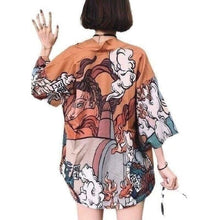 Charger l'image dans la galerie, Veste Kimono Femme Gaku au design manga moderne, parfaite pour une tenue streetwear élégante et décontractée.