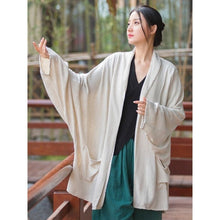 Charger l'image dans la galerie, Veste Kimono Femme Street Yoga en coton soyeux à manches longues et fermeture boutonnée, parfaite pour les tenues décontractées ou habillées.