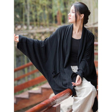 Charger l'image dans la galerie, Veste Kimono Femme Street Yoga en coton soyeux à manches longues et fermeture boutonnée, parfaite pour les tenues décontractées ou habillées.