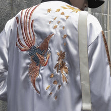 Charger l'image dans la galerie, Veste Sukajan Dragon Homme avec motif dragon brodé et fermeture zippée, inspirée du streetwear japonais. Consultez le guide des tailles avant de commander.