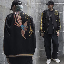Charger l'image dans la galerie, Veste Sukajan Dragon Homme avec motif dragon brodé et fermeture zippée, inspirée du streetwear japonais. Consultez le guide des tailles avant de commander.