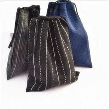 Charger l'image dans la galerie, Yukata Japonais Homme Chiaki bleu avec motifs ondulations, alliant tradition et confort, collection Ki.