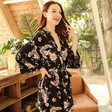 Charger l'image dans la galerie, Kimono Femme Satin Noir Sakura M Yukata
