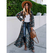 Charger l'image dans la galerie, Kimono femme vintage fleuri, léger, respirant et élégant. Le kimono femme vintage noir Romances est parfait en toute saison. Ce kimono femme offre un look élégant et féminin.