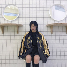 Charger l'image dans la galerie, Veste Sukajan Dragon Or avec broderie dragon dorée détaillée, fabriquée au Japon.