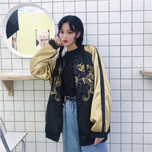 Charger l'image dans la galerie, Veste Sukajan Dragon Or avec broderie dragon dorée détaillée, fabriquée au Japon.