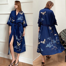 Charger l&#39;image dans la galerie, KIMONO FEMME BLEU NUIT GRUE - Kimono Japonais
