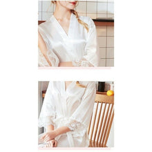 Charger l&#39;image dans la galerie, Kimono Femme Satin Blanc Dentelles - Kimono Japonais
