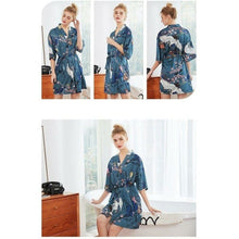 Charger l&#39;image dans la galerie, Kimono Femme Satin Bleu Sakura - Kimono Japonais

