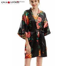 Charger l&#39;image dans la galerie, Kimono Femme Satin Noir Roses Japonaises - Kimono Japonais
