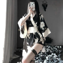 Charger l&#39;image dans la galerie, Kimono Femme Sexy ´ Sake´ Kimono sexy Kimonojaponais Noir 
