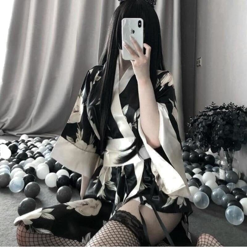 Kimono Femme Sexy ´ Sake´ Kimono sexy Kimonojaponais Noir avec bas inclus 