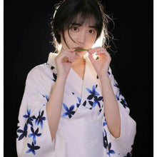 Charger l&#39;image dans la galerie, Yukata Femme Fleur de Lys - Kimono Japonais
