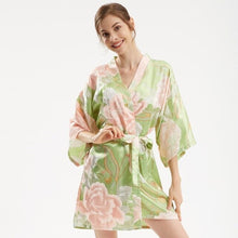 Charger l&#39;image dans la galerie, Kimono Femme Satin Vert Printemps Floral Yukata
